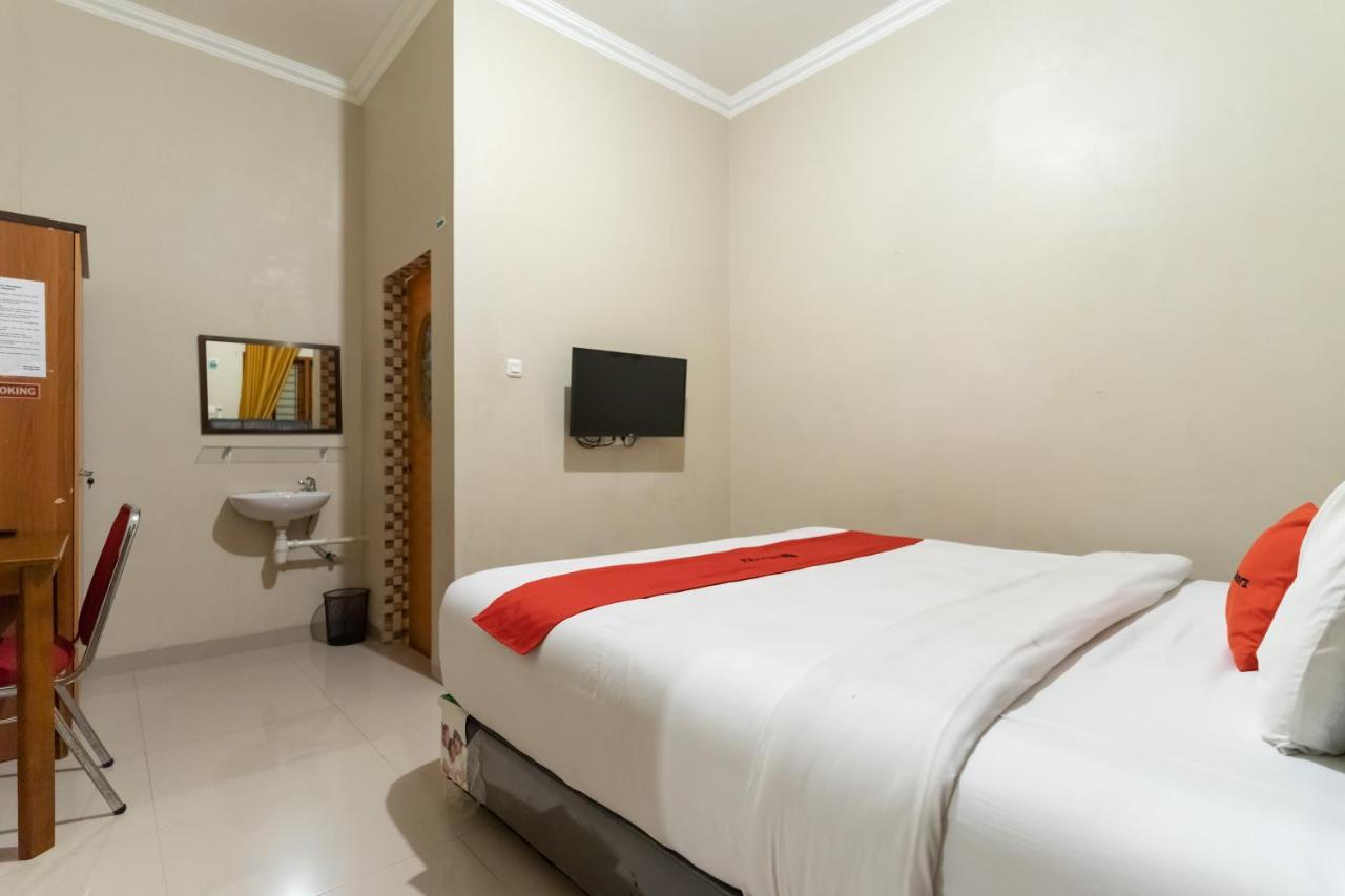 Reddoorz At Joyce Guest House Medan Exterior foto