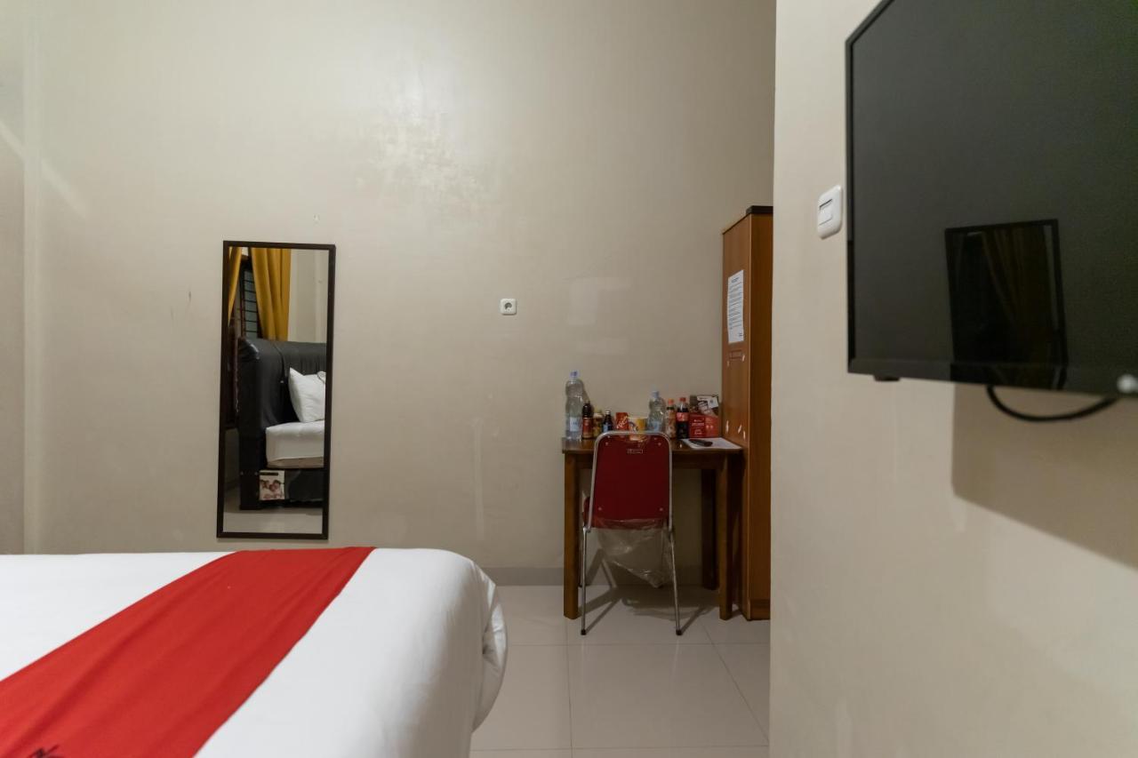 Reddoorz At Joyce Guest House Medan Exterior foto