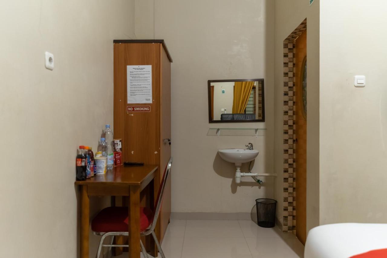 Reddoorz At Joyce Guest House Medan Exterior foto